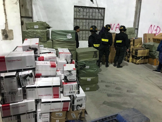 khởi tố vụ buôn lậu 500 tấn hàng ảnh 2 khoi to vu buon lau 500 tan hang anh 2