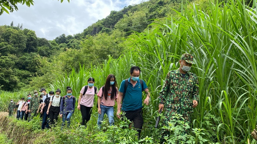 Hai người Hải Dương nhập cảnh trái phép ảnh 1 Hai nguoi Hai Duong nhap canh trai phep anh 1