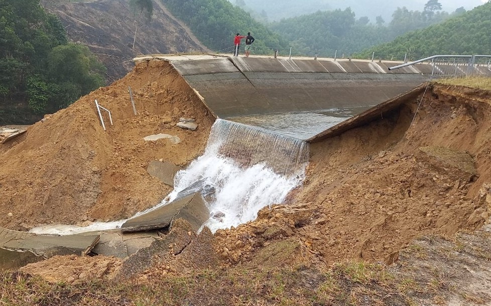 Vi sao tuyen kenh hon 4.300 ty dut gay? hinh anh