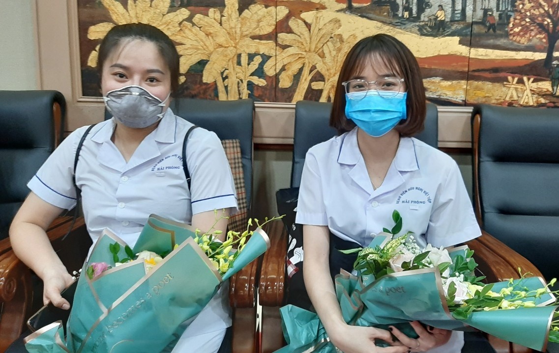 Vinh danh bac si, dieu duong ho tro Da Nang chong dich Covid-19 hinh anh