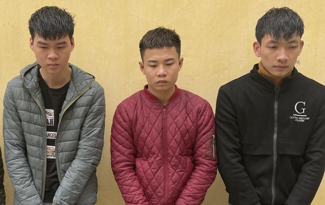 Hon 100 nguoi bi lua gan 2 ty hinh anh