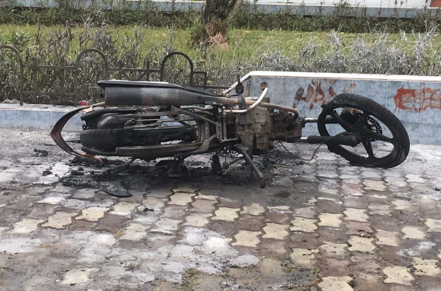 Dot xe may khi bi CSGT kiem tra hinh anh