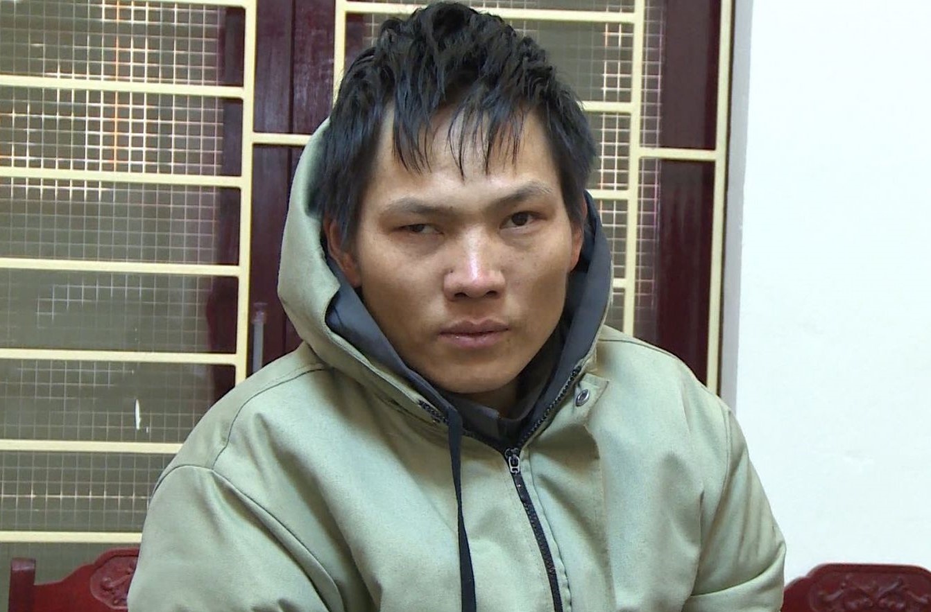 Trum ma tuy dung flycam theo doi canh sat hinh anh