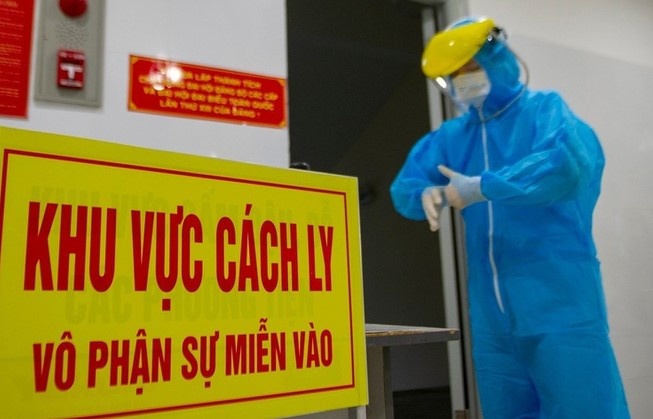 Mot hoc sinh duong tinh voi nCoV, 41 co va tro phai cach ly hinh anh