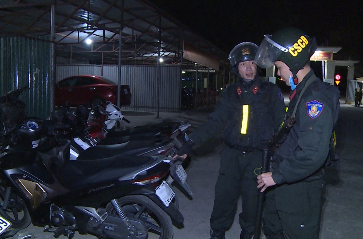 thanh thieu nien nem da canh sat anh 2