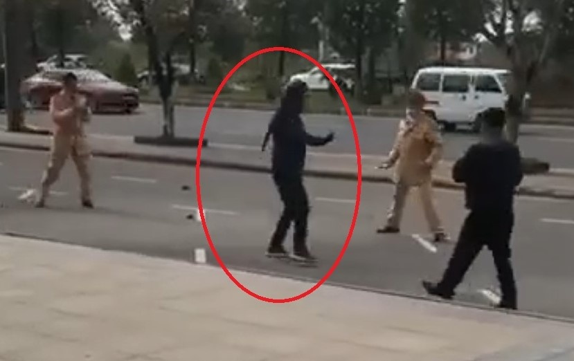 dung con tan cong canh sat anh 1