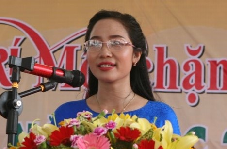 Nu hieu truong bi tong tien bang clip nhay cam anh 1