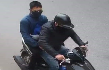 Truy tim 2 ke dap kinh oto trom 300 trieu hinh anh