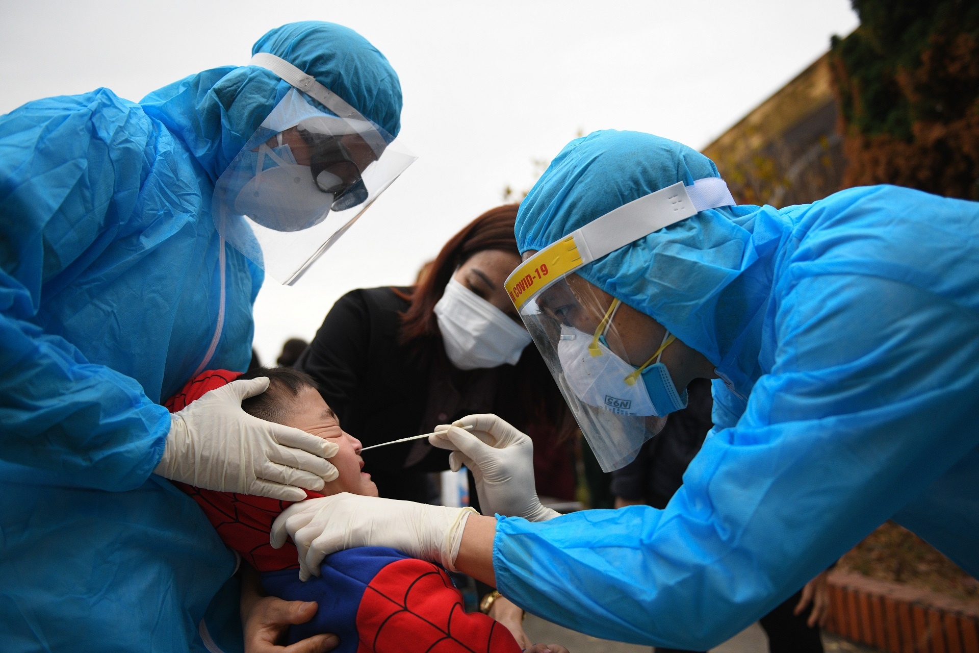 Hai Duong kich hoat chong dich anh 2