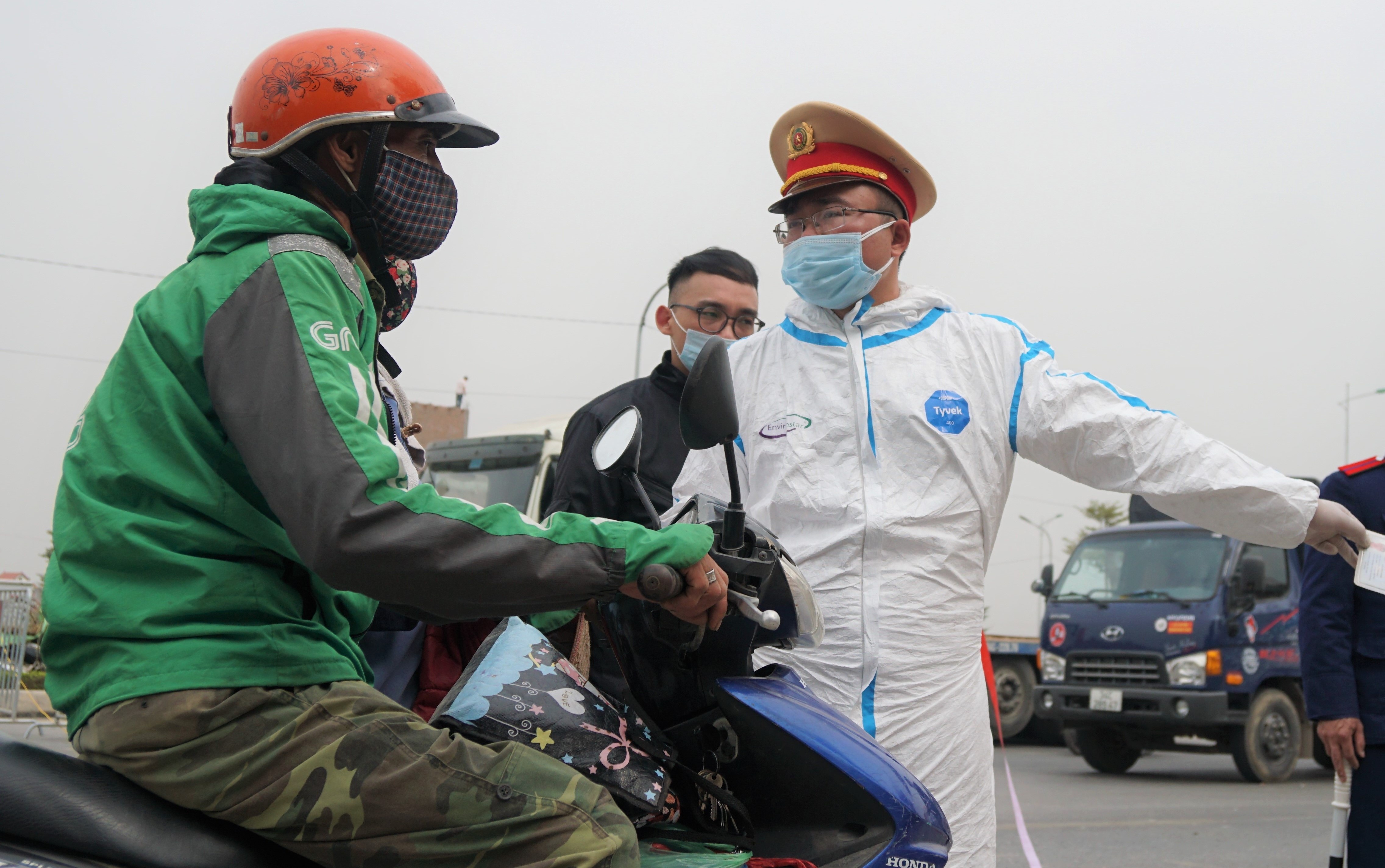 Cach ly 1 thon o Hai Duong vi co nguoi duong tinh voi Covid-19 hinh anh