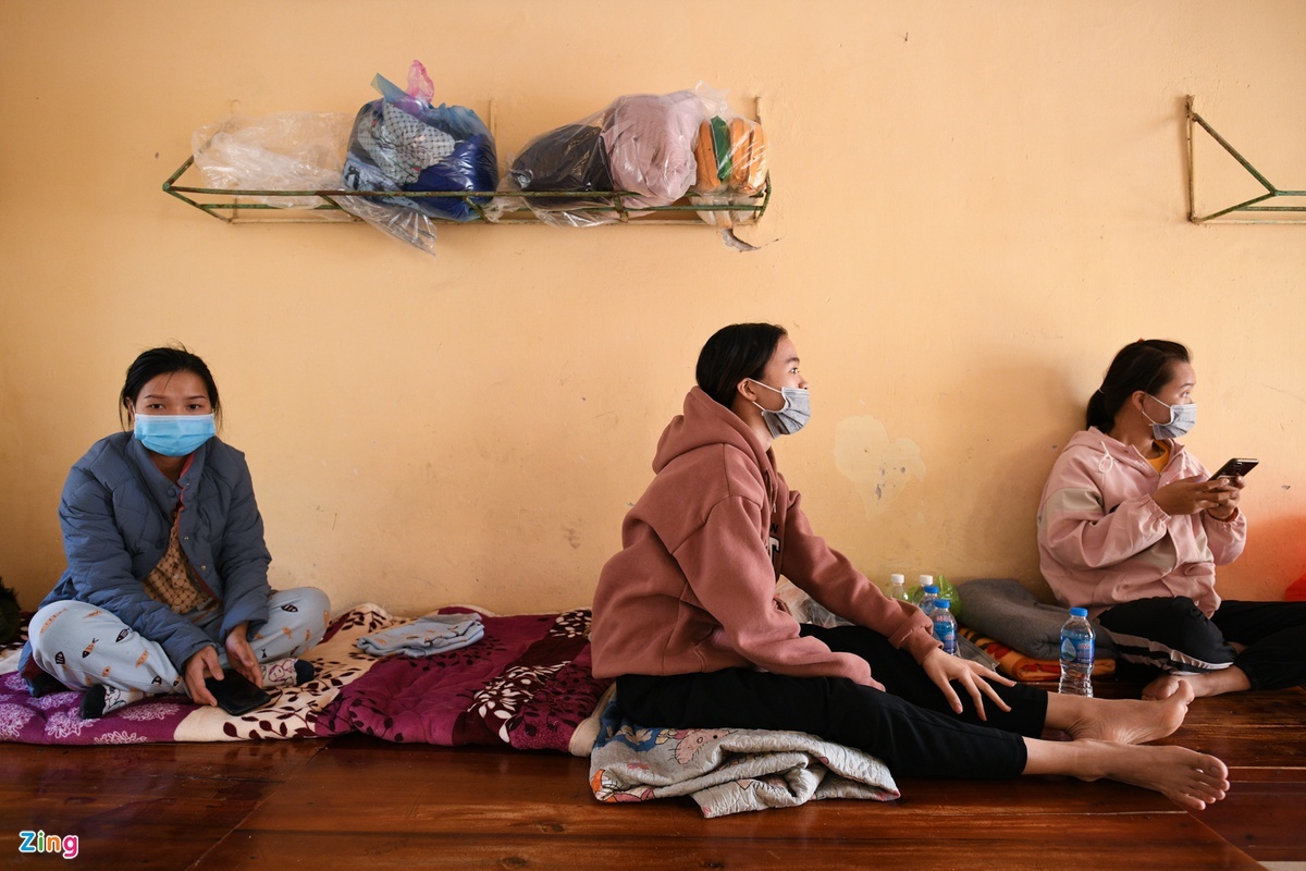 di chuyen 1.800 cong nhan anh 1