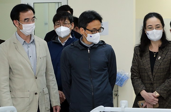 Pho thu tuong Vu Duc Dam kiem tra chong dich Covid-19 tai Chi Linh hinh anh