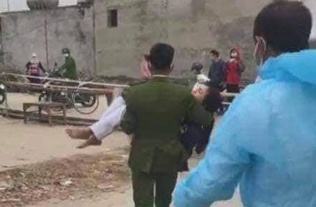 Nu can bo y te ngat xiu khi lay mau xet nghiem o Hai Duong hinh anh