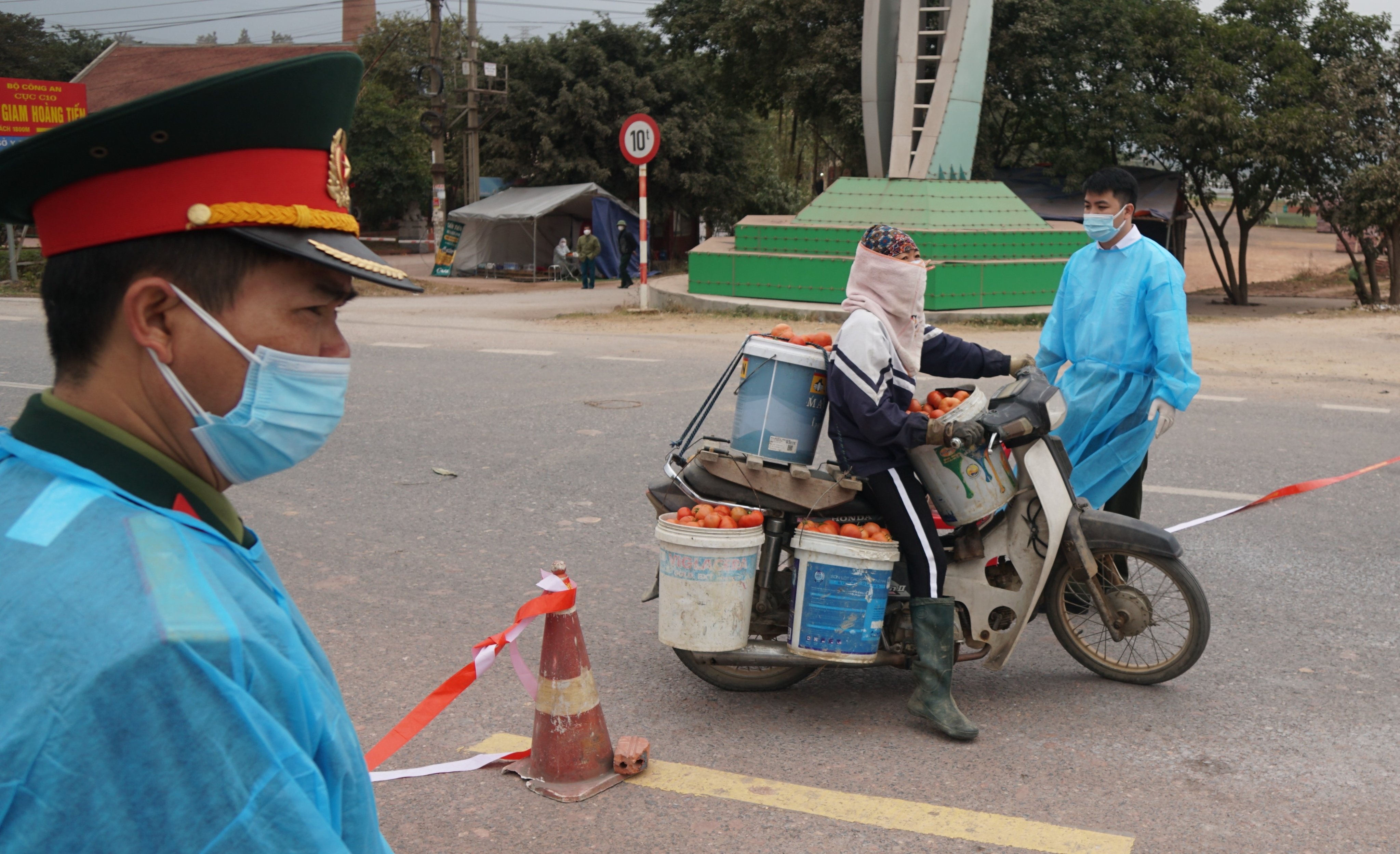 De nghi cho xe hang hoa cua Hai Duong luu thong hinh anh