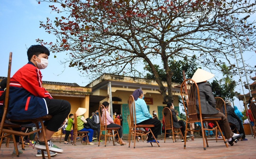 Xep hang lay mau xet nghiem Covid-19 ngay mung 3 Tet hinh anh