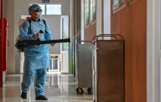 Nguoi dan ong tu vong khi dang dieu tri cach ly hinh anh