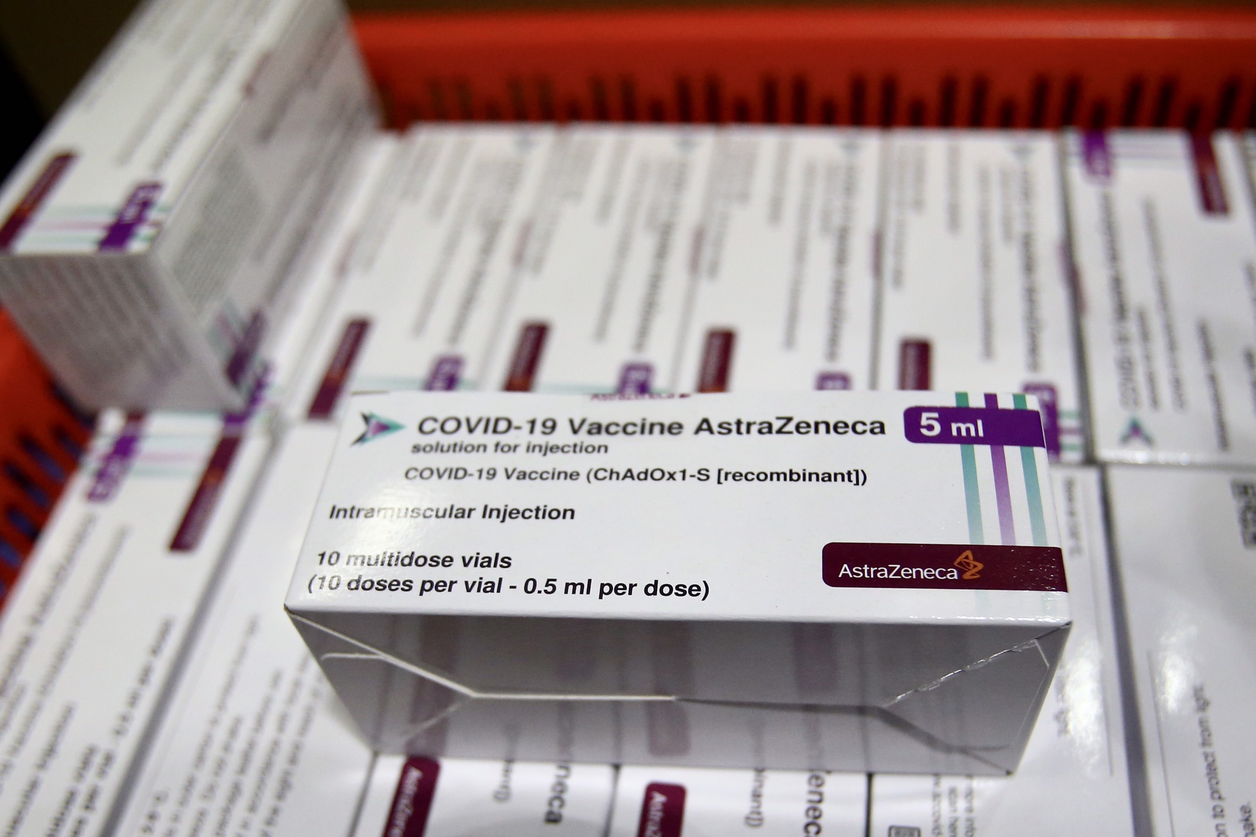 Hom nay Viet Nam bat dau tiem vaccine Covid-19 hinh anh