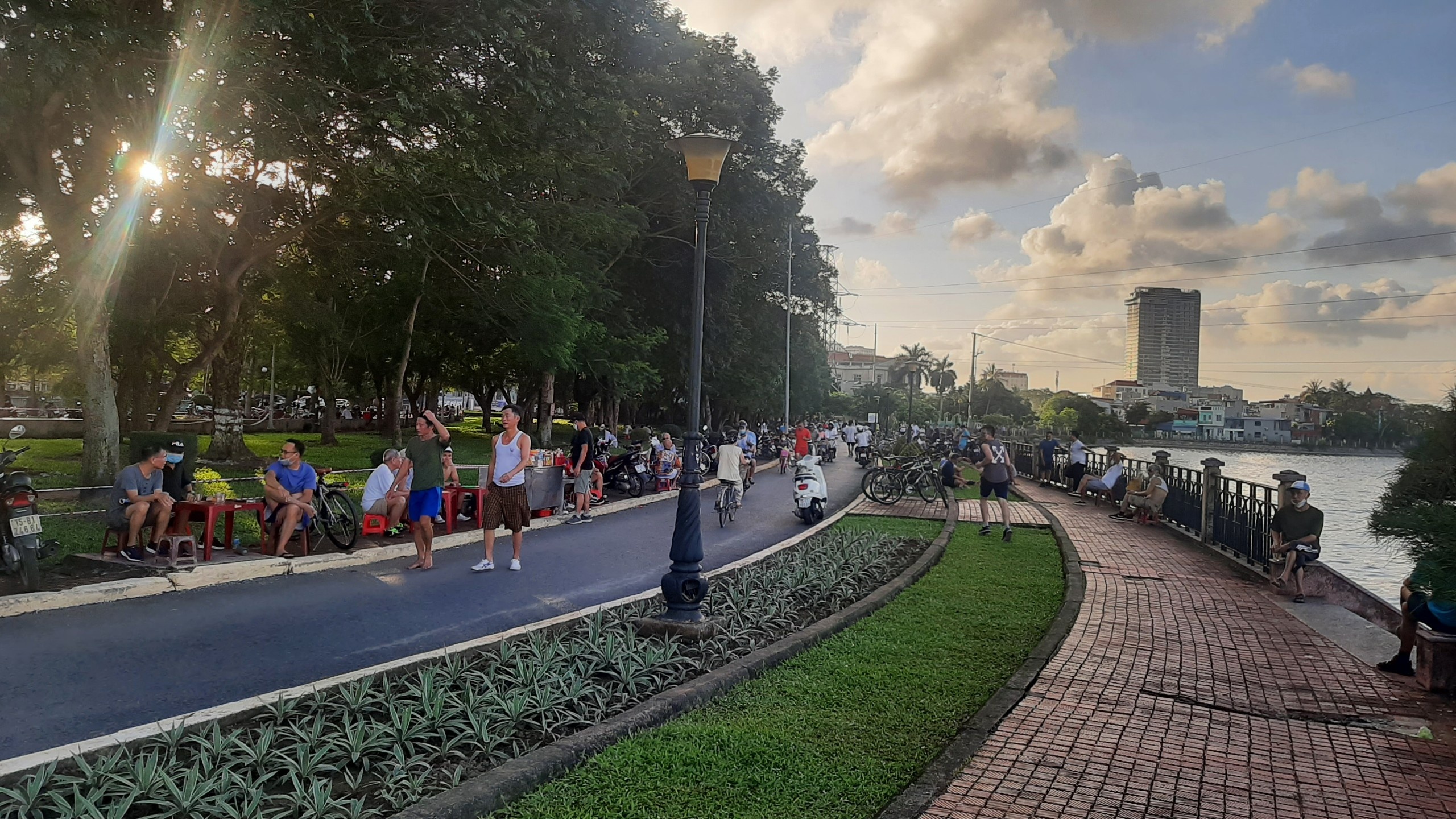 Hai Phong lai dong cua cong vien anh 1