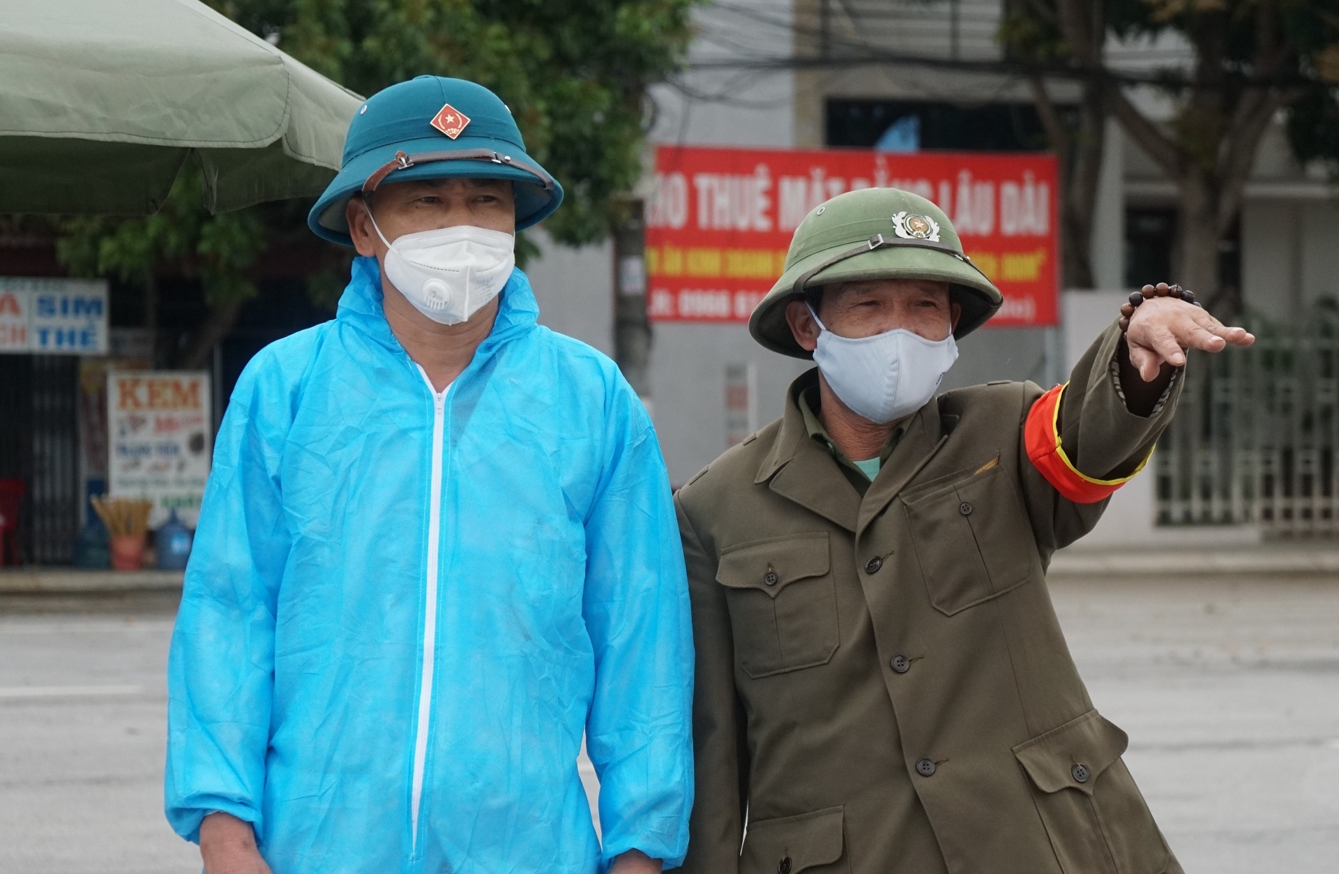 Tam giu tai xe lang ma luc luong chot phong dich hinh anh