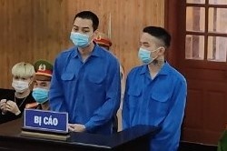 Phat tu ke no sung vao xe cua Duong Minh Tuyen hinh anh