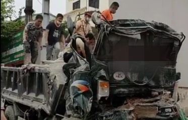 Tai xe tu vong, thieu ta cong an bi thuong khi dua xe di can tai trong hinh anh