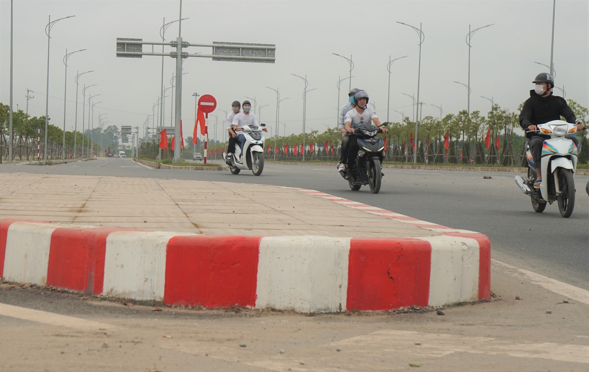 Khoi be tong 'bay' nguoi dan tren tuyen duong dep nhat Hai Phong hinh anh