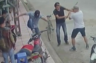 Con do xong vao nha danh nguoi o Hai Phong hinh anh