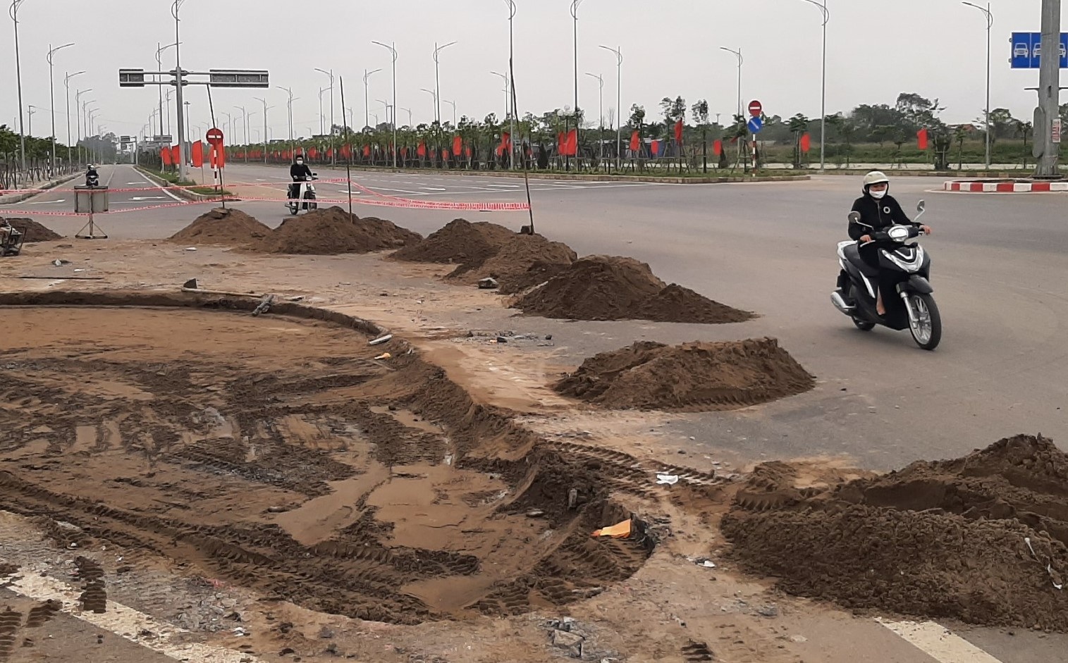 Pha do khoi be tong 'bay' nguoi di duong o Hai Phong hinh anh