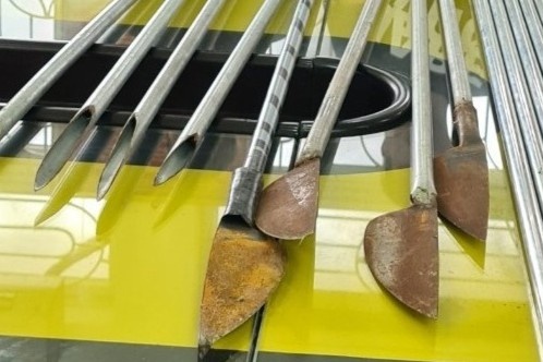 Cam dao phong lon bo chay khi thay CSGT hinh anh