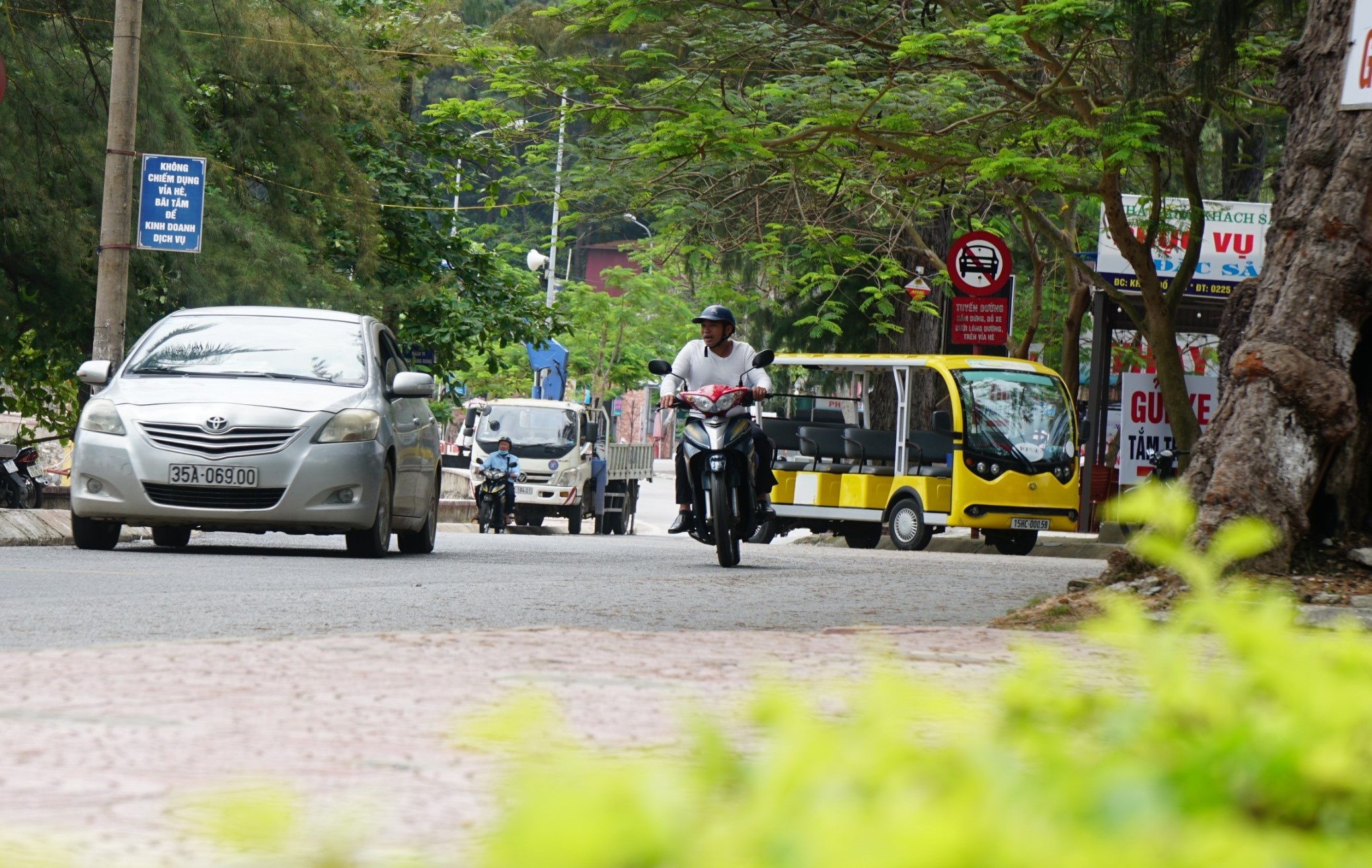 thi diem pho di bo Do Son anh 1