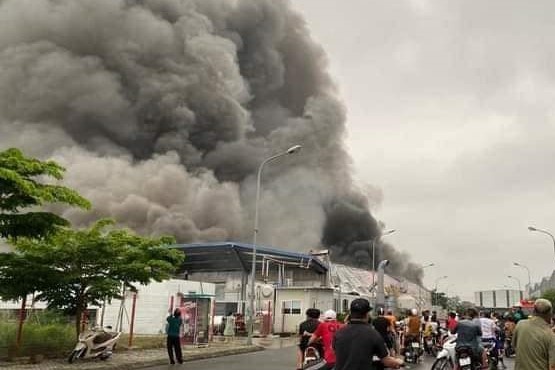 Chay lon tai nha xuong cong ty dien tu Doosan hinh anh