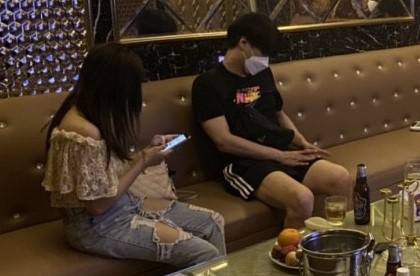 Quan karaoke o Hai Phong len lut phuc vu khach giua dich Covid-19 hinh anh