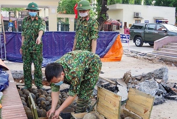 Hon 350 qua bom bi tai tru so UBND TP Hai Duong hinh anh