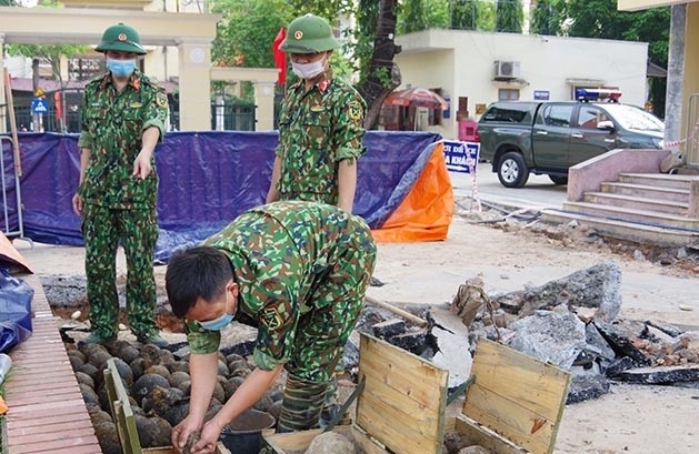 phat hien bom tai tru so anh 1