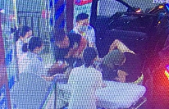 2 nguoi tu vong sau vu hon chien tren duong pho Hai Phong hinh anh