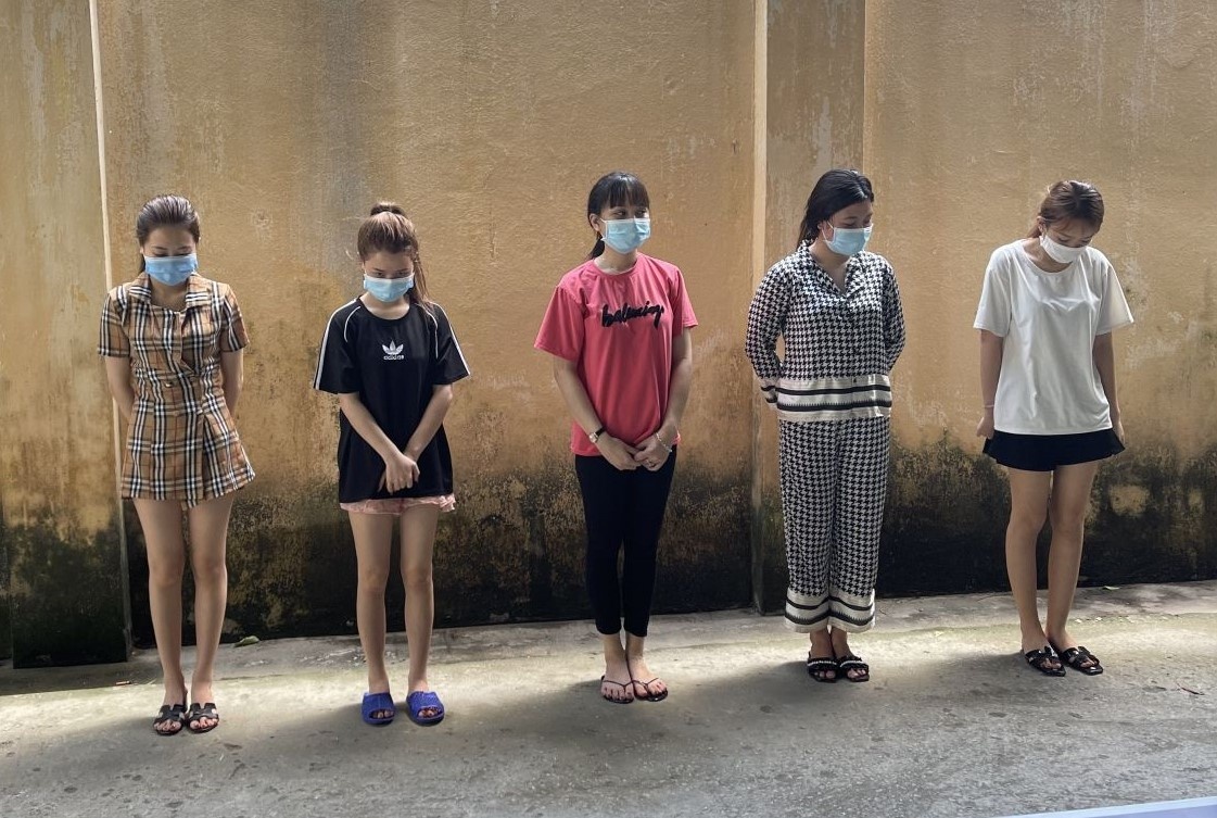 goi nhan vien karaoke dung ma tuy anh 1