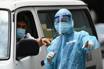 Nguoi mac Covid-19 o Thanh Hoa di tu Bac Giang ve que bang taxi hinh anh