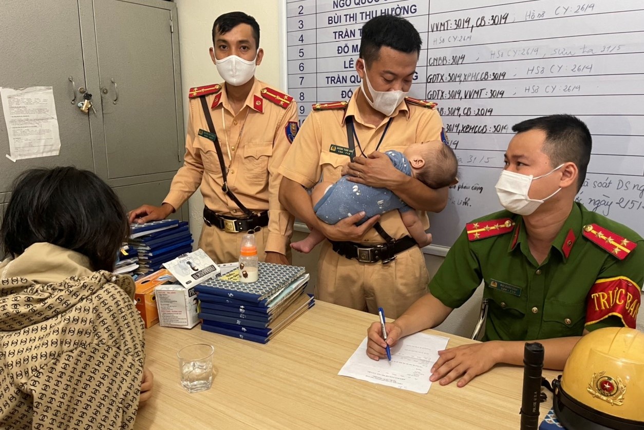 giai cuu nguoi phu nu nhay cau anh 1