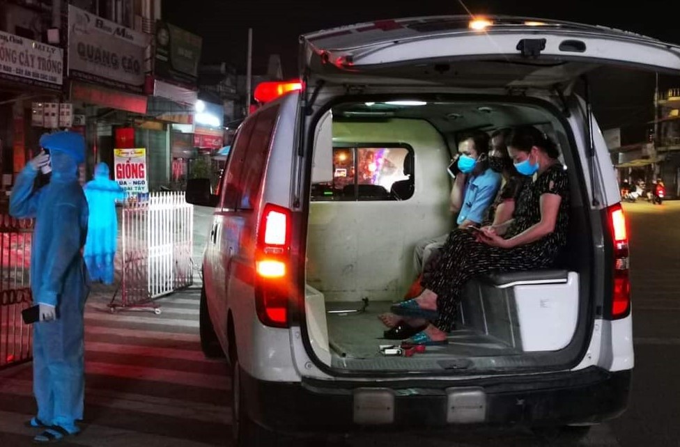 Thanh Hoa phong toa 57 ho dan trong dem vi ca tai duong tinh nCoV hinh anh