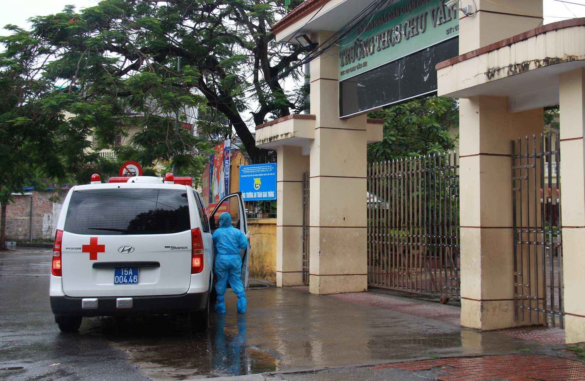 thi sinh f2 den diem thi anh 1