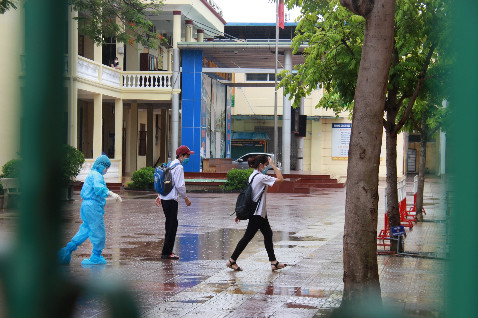 thi sinh f2 den diem thi anh 3