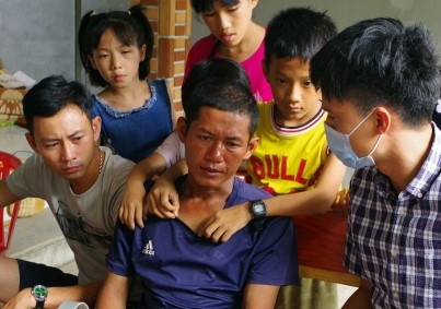 Ngu dan thoat chet sau 2 ngay troi dat tren bien hinh anh