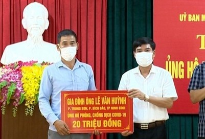 Nguoi ban tra da ung ho 20 trieu vao quy vaccine Covid-19 hinh anh