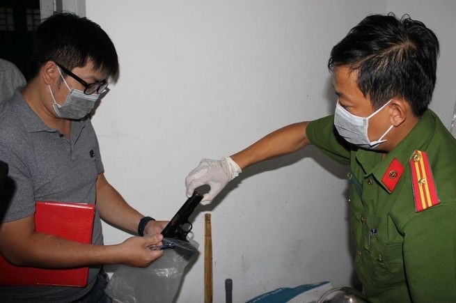 Truy tim 3 nghi pham no sung ban nguoi di duong hinh anh