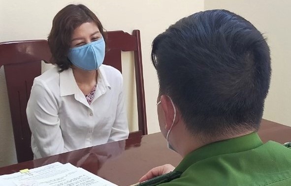 Vo mua ban ma tuy sau khi chong di tu hinh anh
