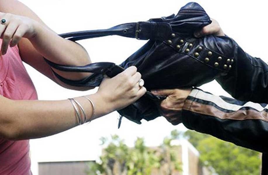 Nguyen can bo cong an phuong bi cao buoc cuop tai san hinh anh