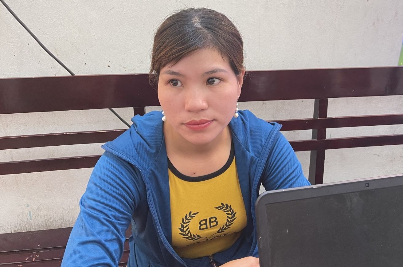 bat nguoi phu nu cho vay lai suat anh 1