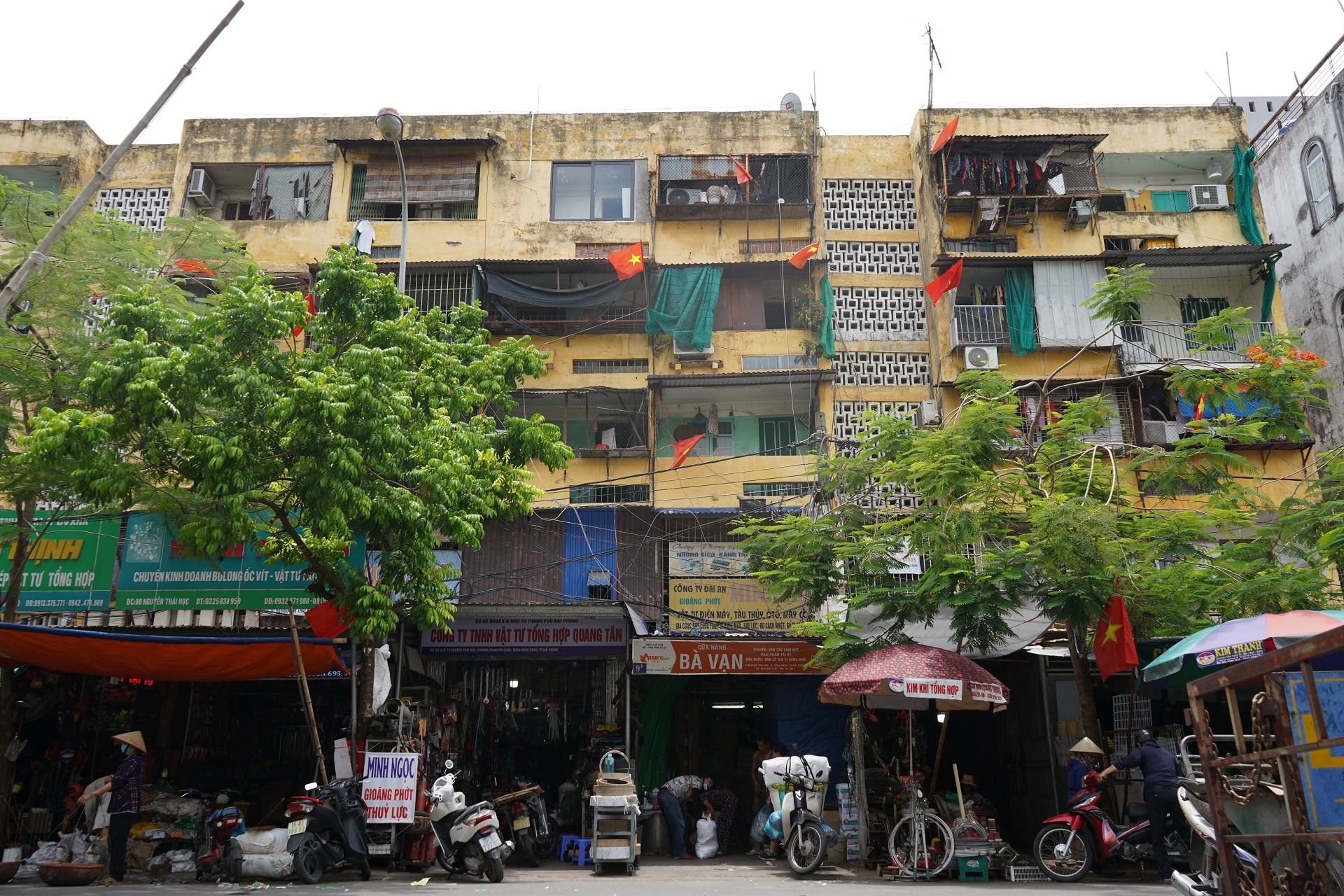 song nom nop trong khu tap the anh 1