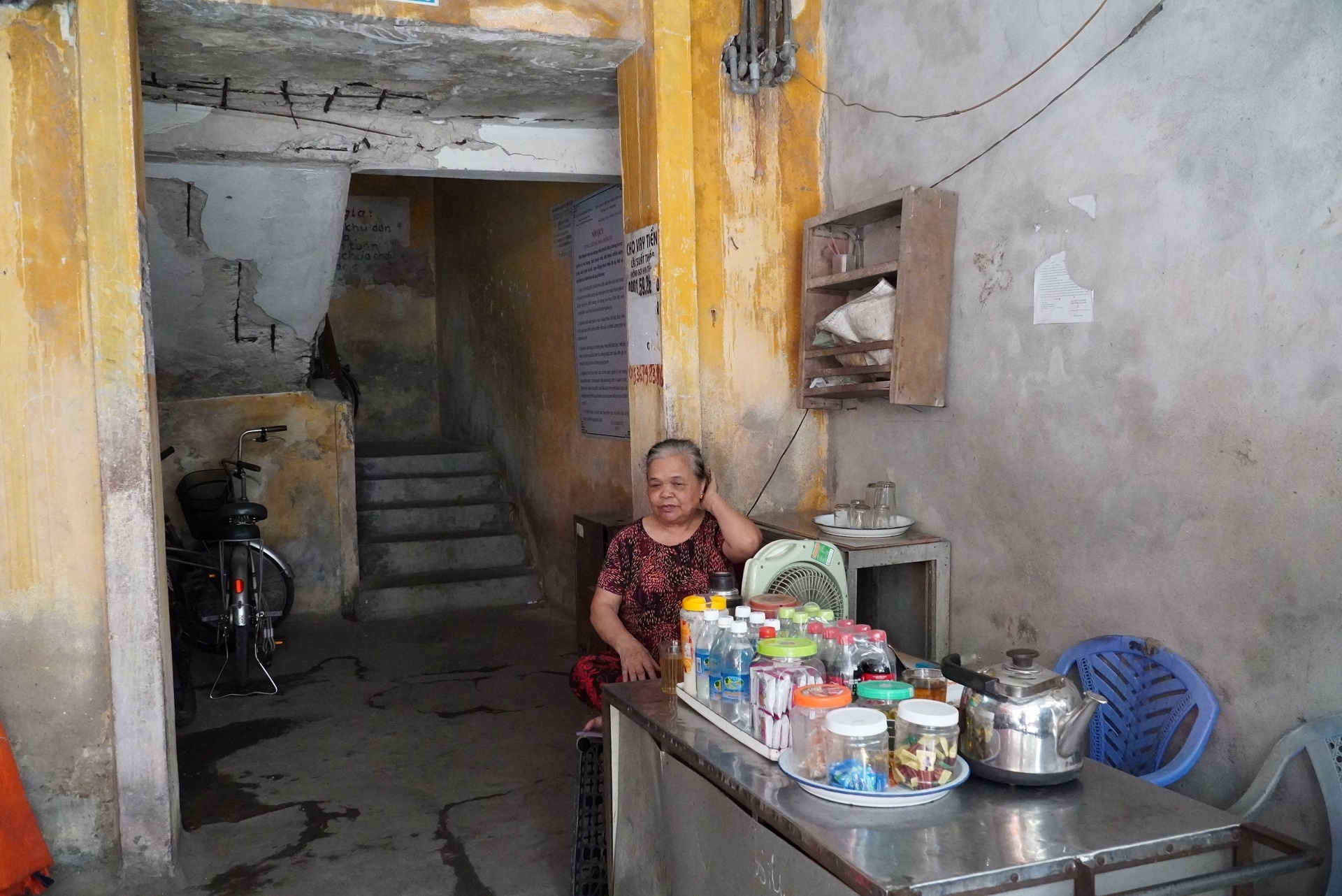 song nom nop trong khu tap the anh 2