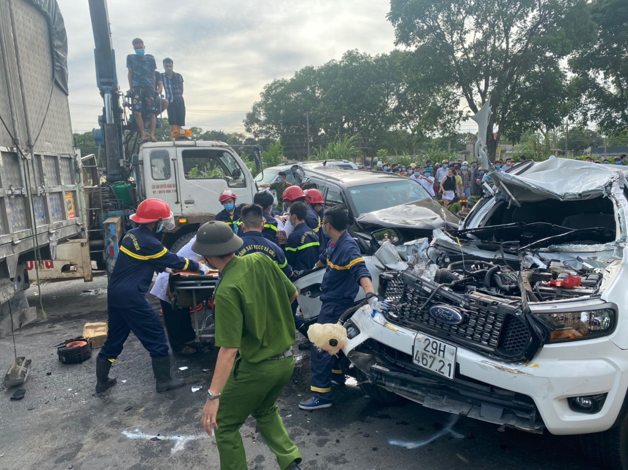 9 oto tong lien hoan, quoc lo 1 un tac hinh anh